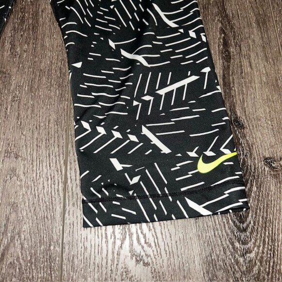 Nike Dri Fit Running Crops/Capri Black White Neon Green Pants Size Small S - Picture 2 of 6